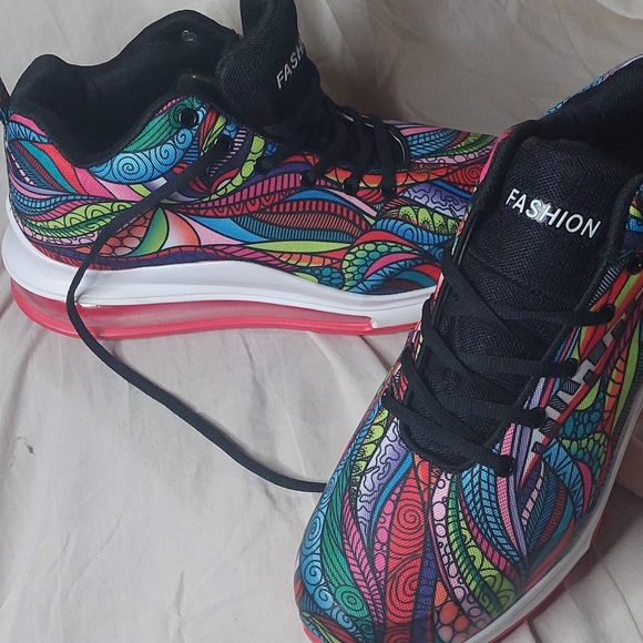 Colorful athletic sneaker 10.5 - Picture 2 of 2